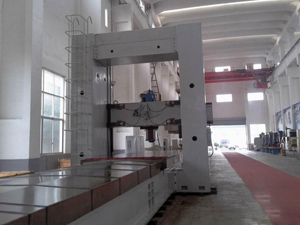 横梁上下移动式数控龙门铣床